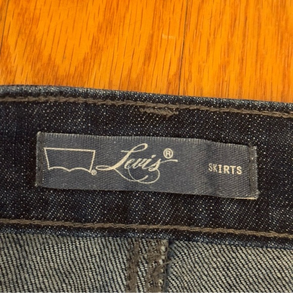 Levi’s Denim Dark Wash Skirt Women’s Size 4 - Picture 8 of 11